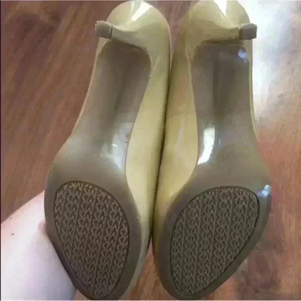 MICHAEL KORS Tan Peep Toe Heels